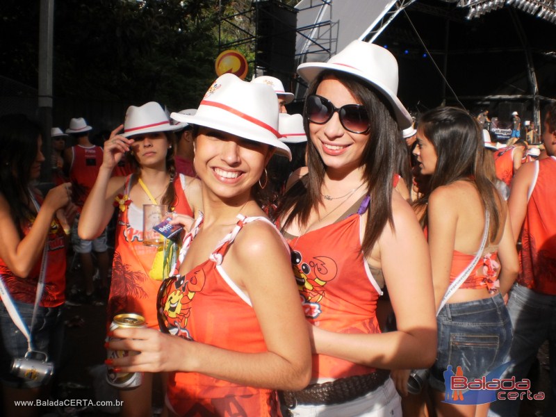 Balada: Fotos do Bloco da Praia no Carnaval de Ouro Preto / MG com a presena de MR CATRA, MOLEJO e DJ CLIO NEGRO