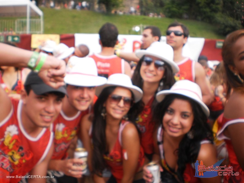 Balada: Fotos do Bloco da Praia no Carnaval de Ouro Preto / MG com a presena de MR CATRA, MOLEJO e DJ CLIO NEGRO