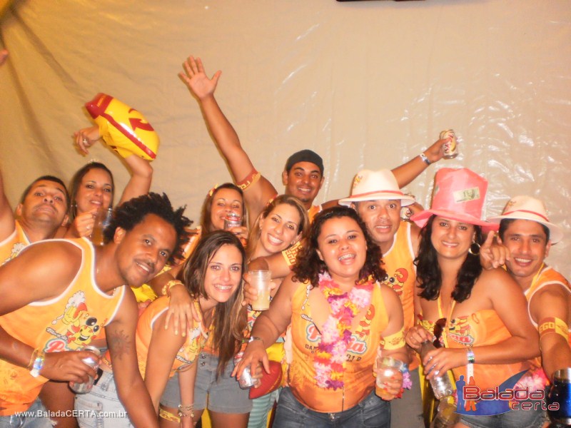 Balada: Fotos do Bloco da Praia no Carnaval de Ouro Preto / MG com a presen�a de MR CATRA, MOLEJO e DJ C�LIO NEGR�O