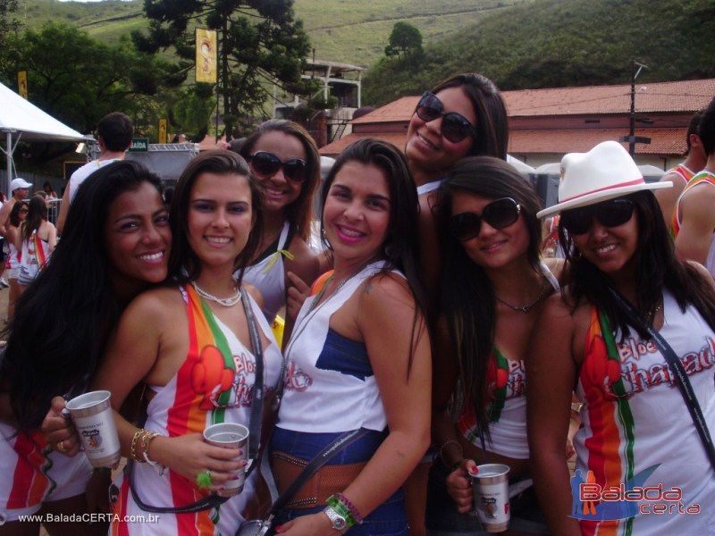 Balada: Fotos do Bloco Chapado no Carnaval de Ouro Preto / MG com a presena de PAULLA MIRELLA(AX), NATIRUTS e DJ RHOMMEL