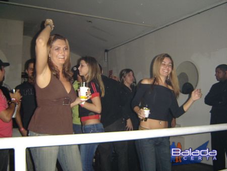 Balada: Fotos de Sexta-feira feriado, na Punto Disco Lounge