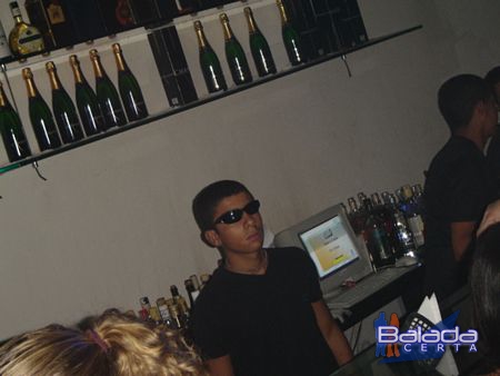 Balada: Fotos de Sexta-feira feriado, na Punto Disco Lounge