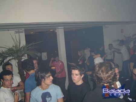 Balada: Fotos de Sexta-feira feriado, na Punto Disco Lounge