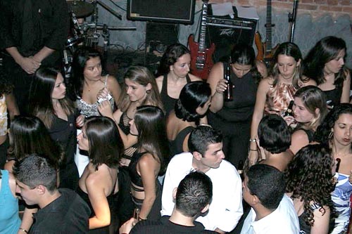 Balada: Casa bombando.<br>Fonte: Show Bar Lounge