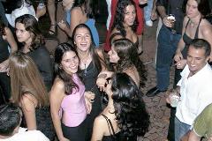 Balada: Muita gente bonita.<br>Fonte: Show Bar Lounge