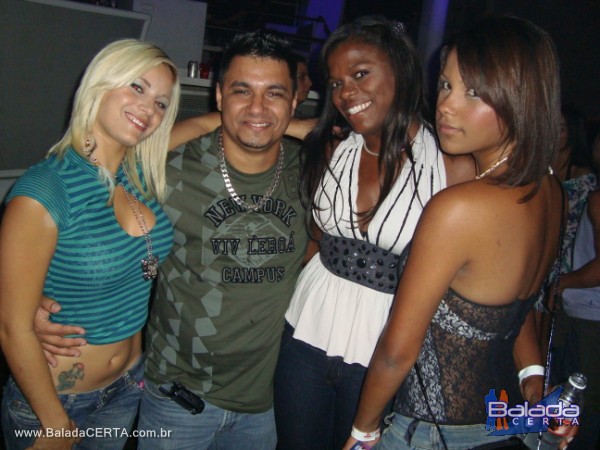 Balada: Fotos de s�bado na Pacha em S�o Paulo/SP