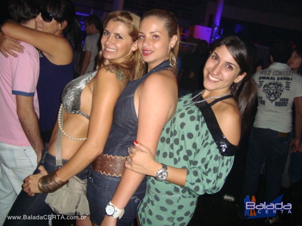 Balada: Fotos de s�bado na Pacha em S�o Paulo/SP