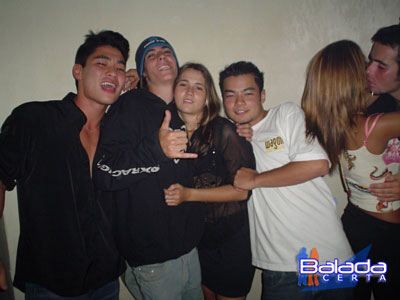 Balada: Fotos de sexta-feira na Ibiza