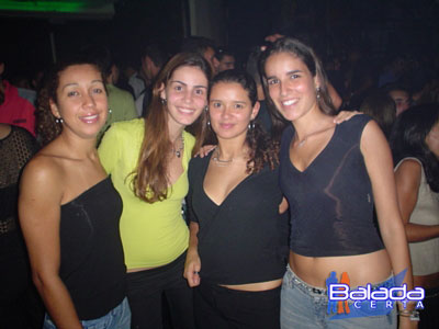 Balada: Fotos de sexta-feira na Ibiza