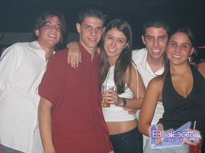 Balada: Fotos de sexta-feira na Ibiza