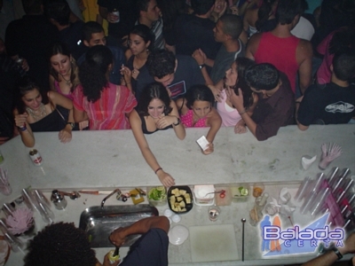 Balada: Fotos de sexta-feira na Ibiza