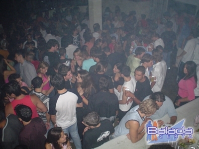 Balada: Fotos de sexta-feira na Ibiza