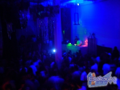 Balada: Fotos de sexta-feira na Ibiza