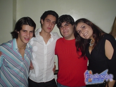 Balada: Fotos de sexta-feira na Ibiza