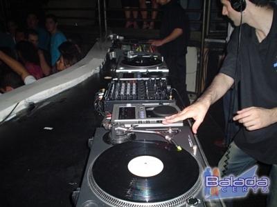 Balada: Fotos de sexta-feira na Ibiza