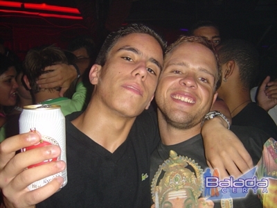 Balada: Fotos de sexta-feira na Ibiza