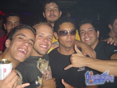 Balada: Fotos de sexta-feira na Ibiza