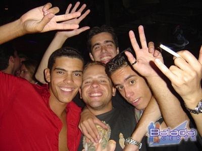 Balada: Fotos de sexta-feira na Ibiza