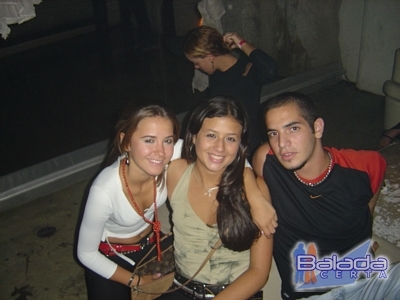 Balada: Fotos de sexta-feira na Ibiza