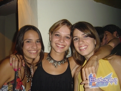 Balada: Fotos de sexta-feira na Ibiza