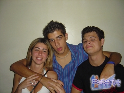 Balada: Fotos de sexta-feira na Ibiza