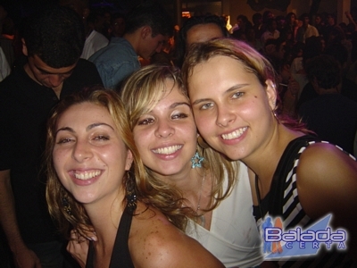 Balada: Fotos de sexta-feira na Ibiza