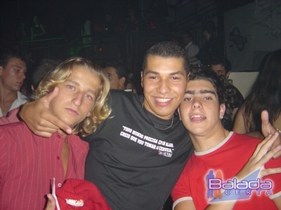 Balada: Fotos de sexta-feira na Ibiza