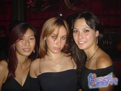 Balada: Fotos de sexta-feira na Ibiza