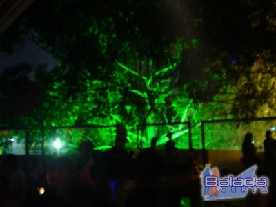 Balada: Fotos de sexta-feira na Ibiza