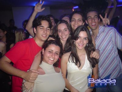 Balada: Fotos de segunda-feira, feriado na Ibiza