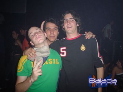 Balada: Fotos de Segunda-feira, feriado, na e-muzik