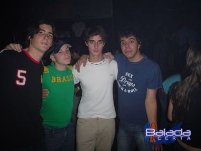 Balada: Fotos de Segunda-feira, feriado, na e-muzik