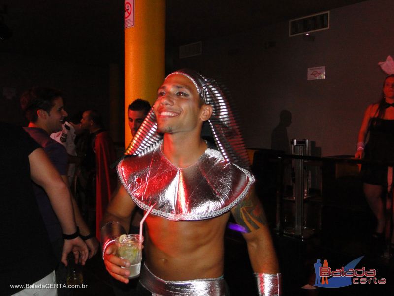 Balada: Fotos da festa a fantasia no bano em So Paulo/SP