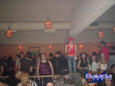 Balada: Fotos de Domingo na DRepblica com o show do Batom na Cueca e Jeito Moleque