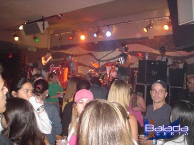 Balada: Fotos de Domingo na DRepblica com o show do Batom na Cueca e Jeito Moleque