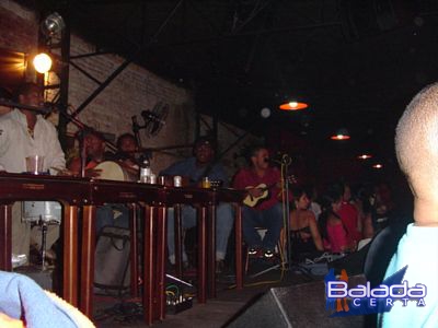 Balada: Fotos do show do grupo Um toque a mais no Splash Bar
