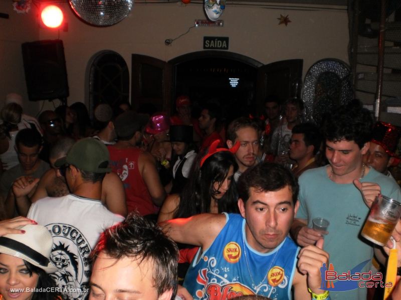 Balada: Fotos da festa a fantasia na Repblica Chaparral em Ouro Preto/MG
