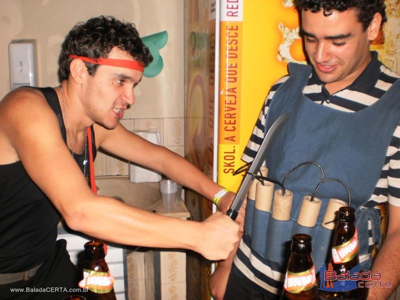 Balada: Fotos da festa a fantasia na Repblica Chaparral em Ouro Preto/MG