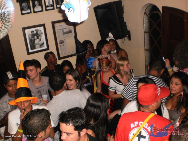 Balada: Fotos da festa a fantasia na Repblica Chaparral em Ouro Preto/MG