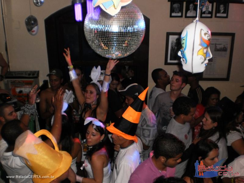 Balada: Fotos da festa a fantasia na Repblica Chaparral em Ouro Preto/MG