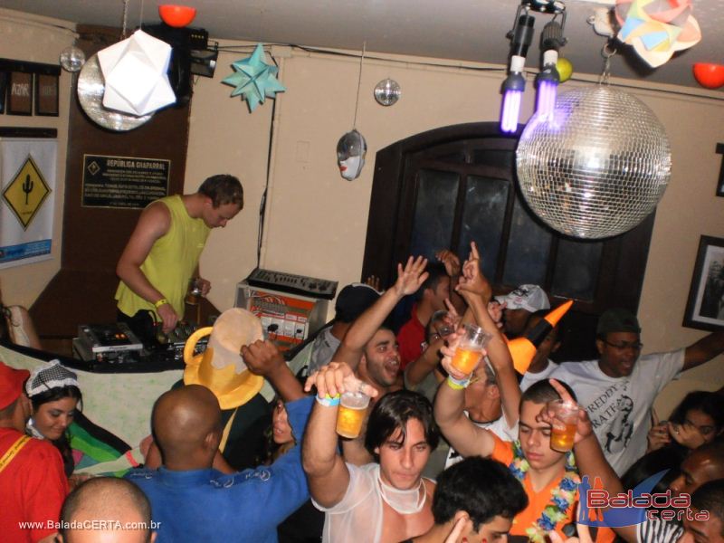 Balada: Fotos da festa a fantasia na Repblica Chaparral em Ouro Preto/MG