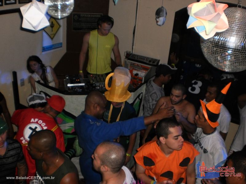Balada: Fotos da festa a fantasia na Repblica Chaparral em Ouro Preto/MG