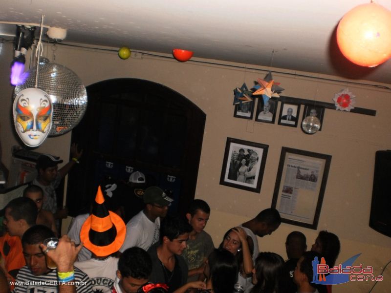 Balada: Fotos da festa a fantasia na Repblica Chaparral em Ouro Preto/MG