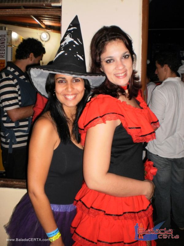 Balada: Fotos da festa a fantasia na Repblica Chaparral em Ouro Preto/MG