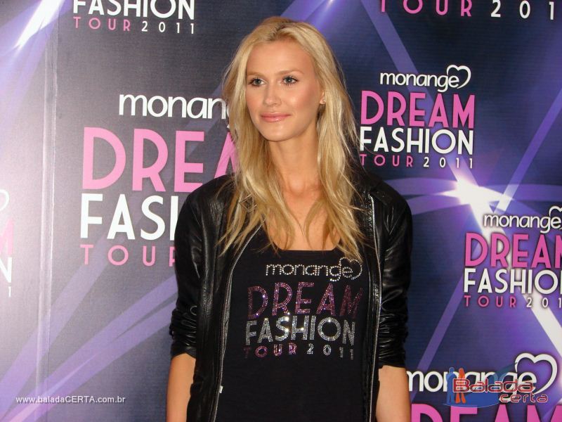 Balada: Monange Dream Fashion Tour 2011