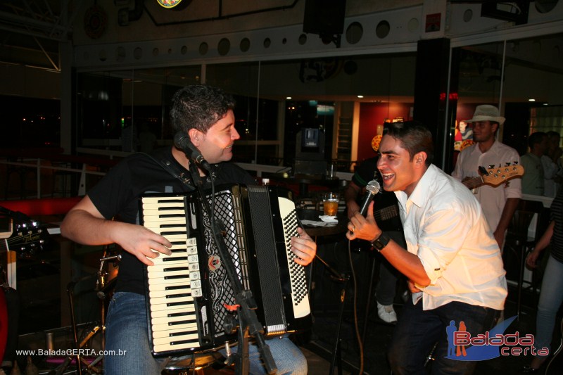 Balada: Fotos de sexta na Plataforma do Chopp na Cidade do Autom�vel - DF