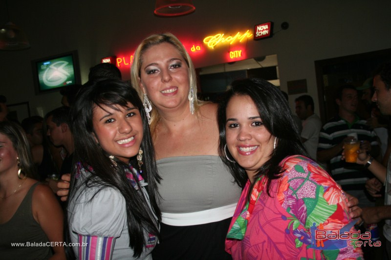Balada: Fotos de sexta na Plataforma do Chopp na Cidade do Autom�vel - DF