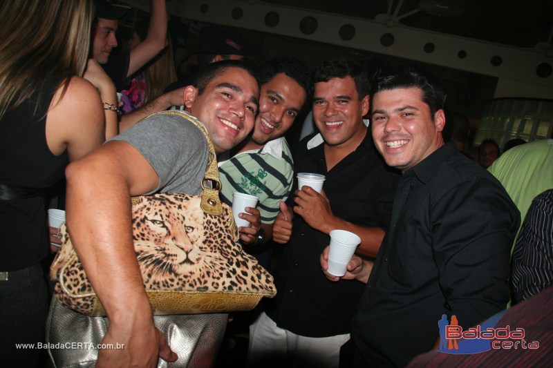 Balada: Fotos de sexta na Plataforma do Chopp na Cidade do Autom�vel - DF