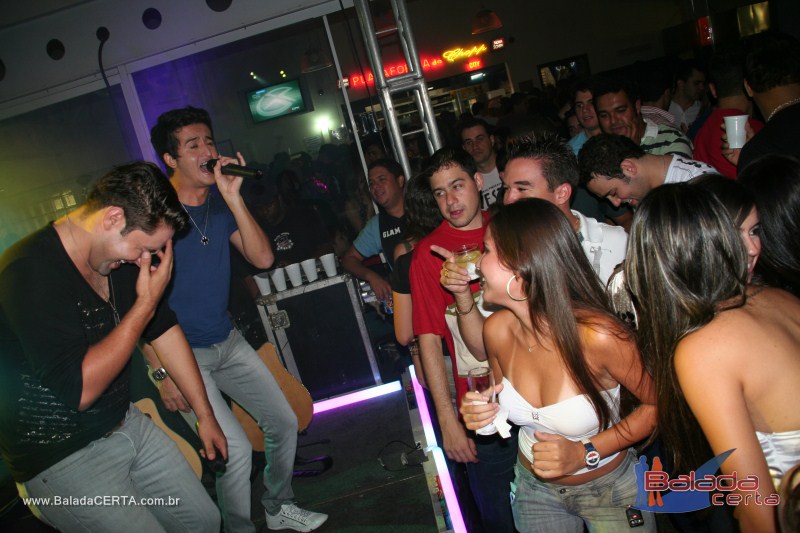 Balada: Fotos de sexta na Plataforma do Chopp na Cidade do Autom�vel - DF