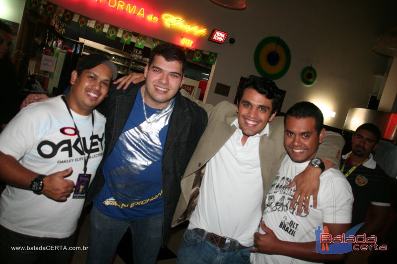 Balada: Fotos de Sexta na Plataforma do Choop na Cidade do Automovel - DF